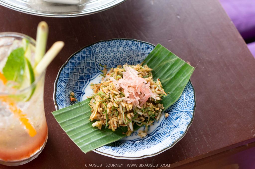 ข้าวยำส้มโอทับทิมสยาม อาศรมสุข